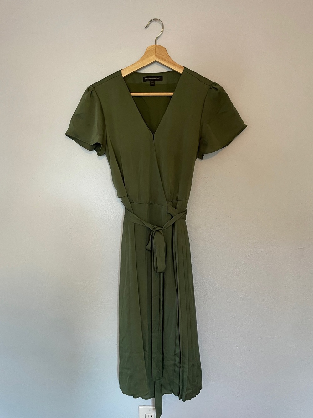 Banana Republic Olive Green Wrap Midi Dress with Side Pleats XS